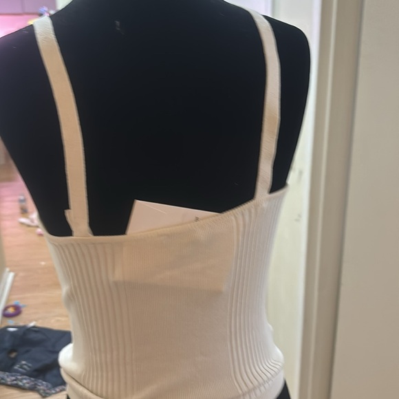 1️⃣0️⃣0️⃣0️⃣ Worn Authentic Chanel strap cropped top. - Picture 4 of 7